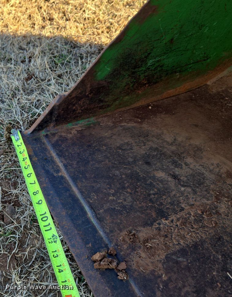 image for item ET1167 2001 John Deere 6405 tractor