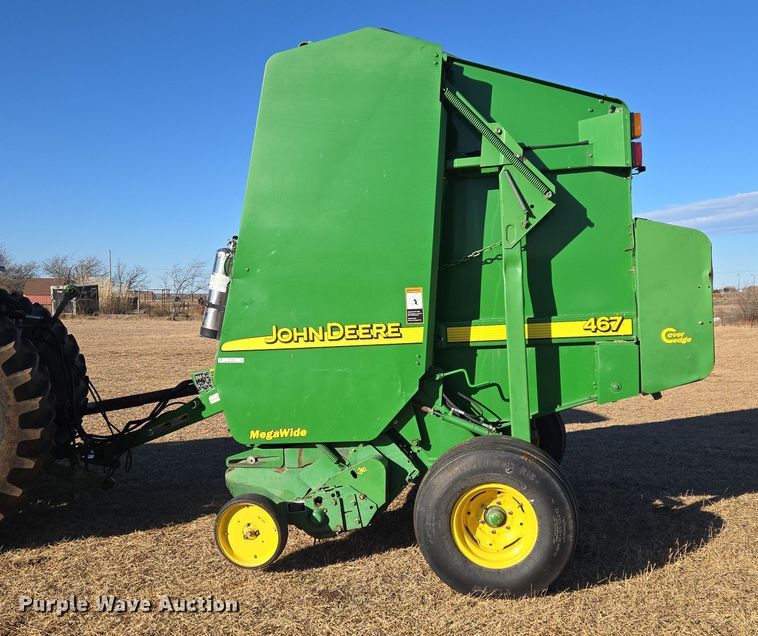 image for item ET1168 John Deere 467 round baler