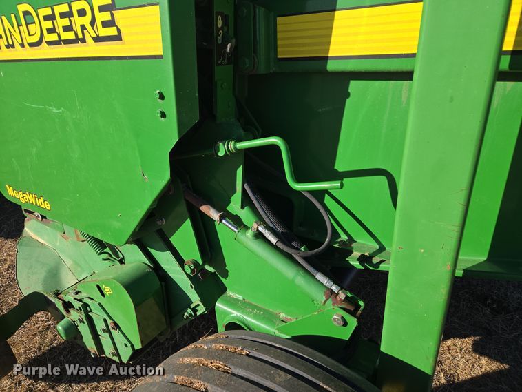 image for item ET1168 John Deere 467 round baler