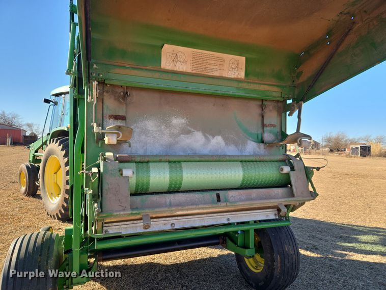 image for item ET1168 John Deere 467 round baler