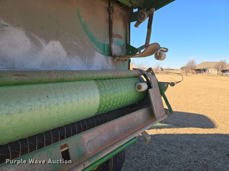 image for item ET1168 John Deere 467 round baler