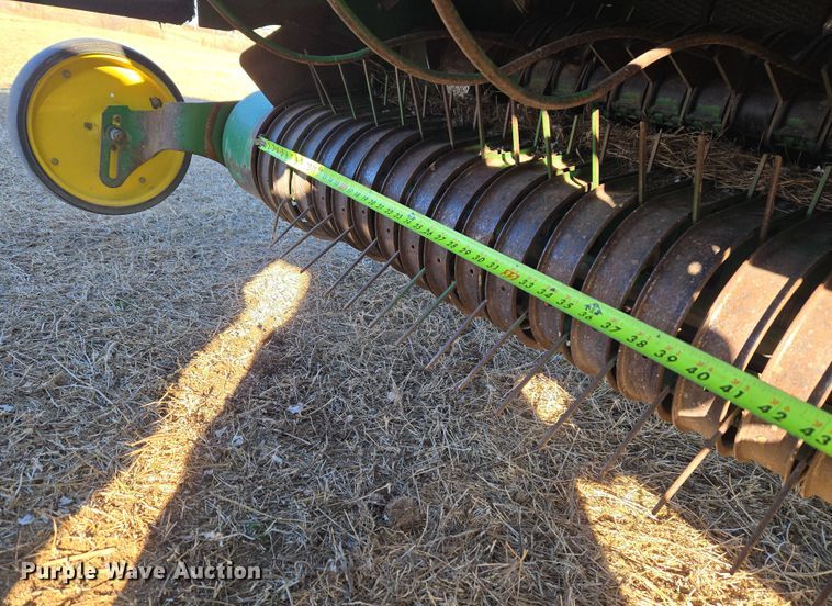 image for item ET1168 John Deere 467 round baler