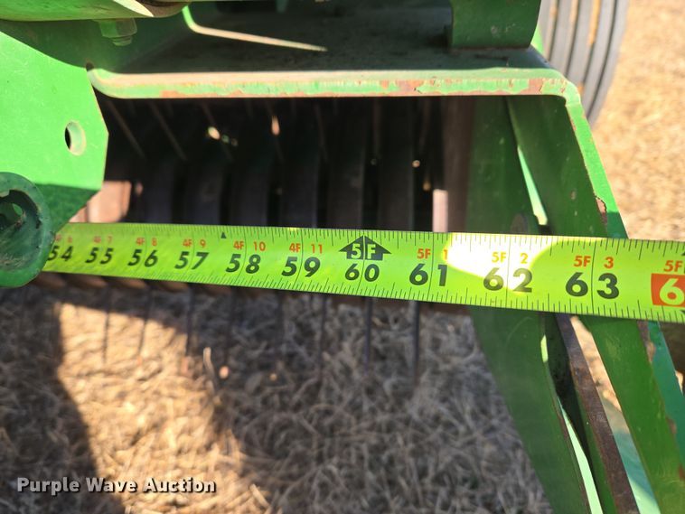 image for item ET1168 John Deere 467 round baler