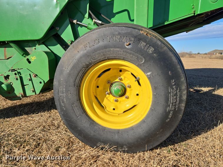 image for item ET1168 John Deere 467 round baler