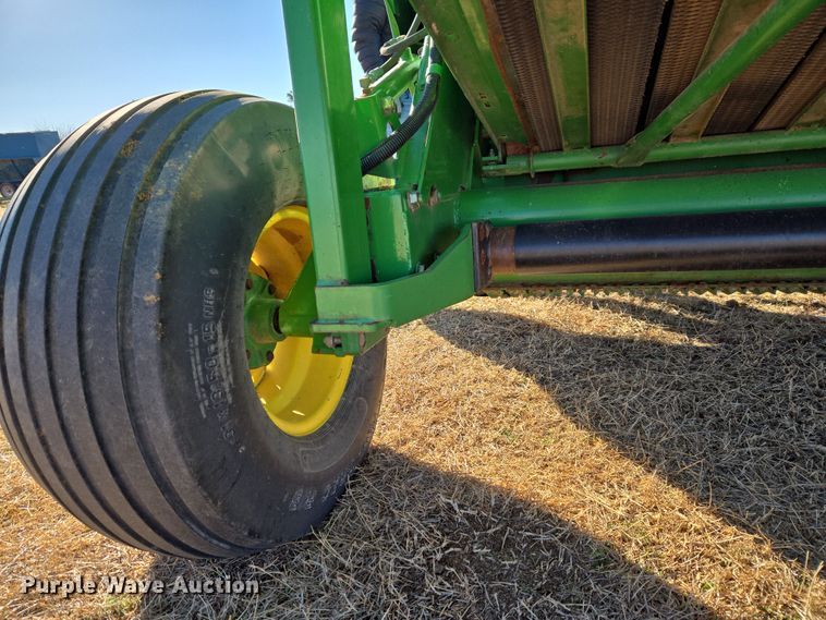 image for item ET1168 John Deere 467 round baler