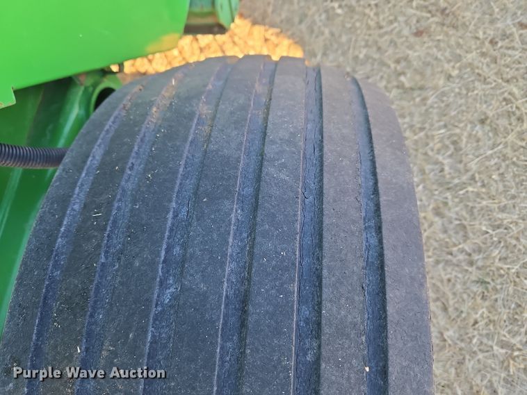 image for item ET1168 John Deere 467 round baler