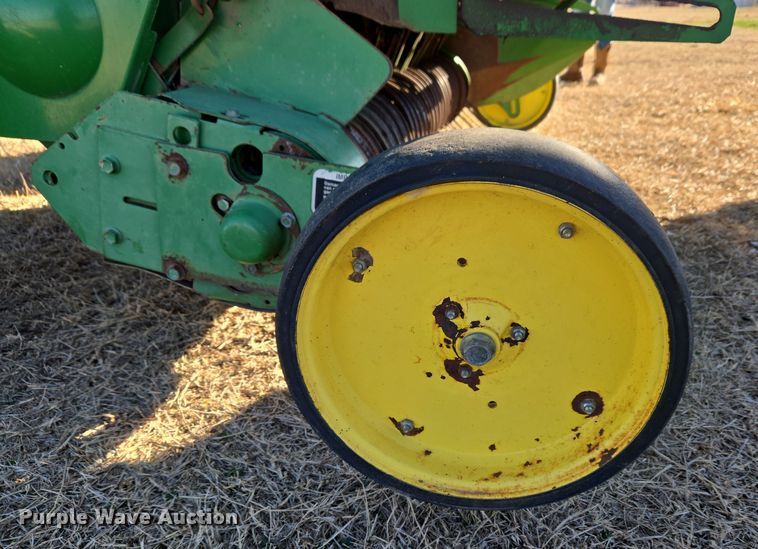 image for item ET1168 John Deere 467 round baler