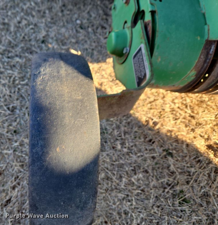 image for item ET1168 John Deere 467 round baler