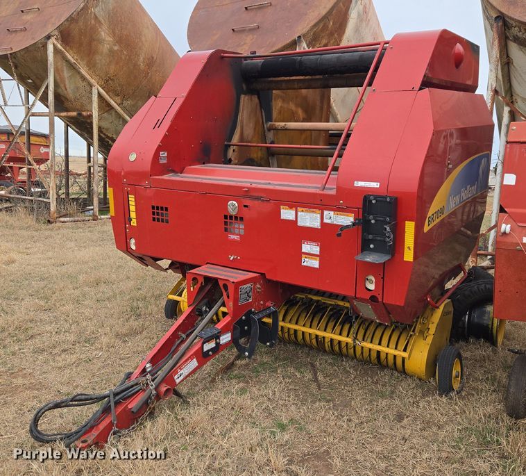 image for item ET1177 New Holland BR7090 round baler