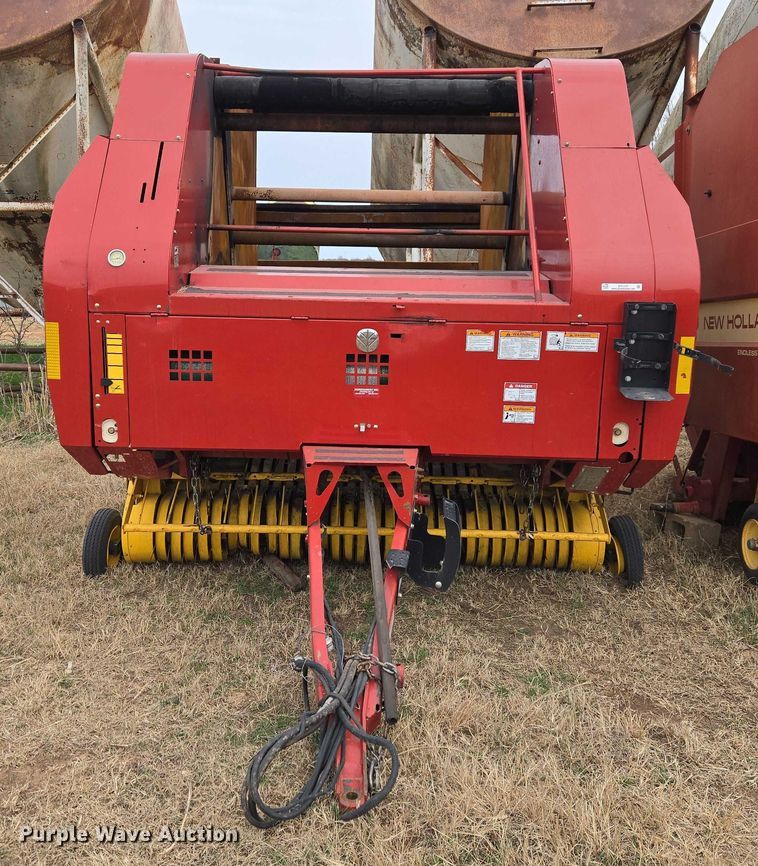 image for item ET1177 New Holland BR7090 round baler