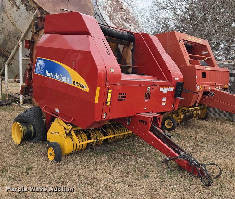 image for item ET1177 New Holland BR7090 round baler