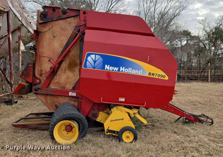 image for item ET1177 New Holland BR7090 round baler