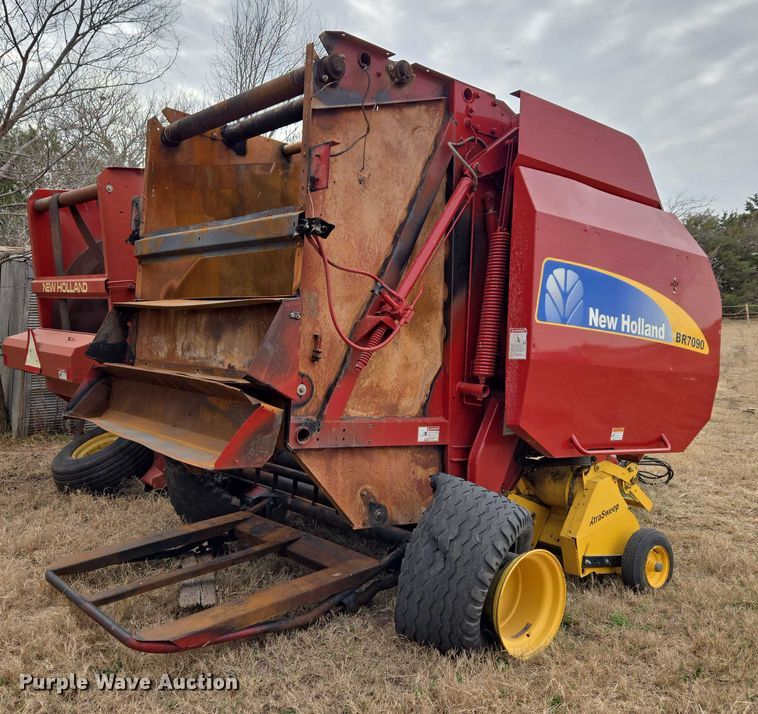 image for item ET1177 New Holland BR7090 round baler