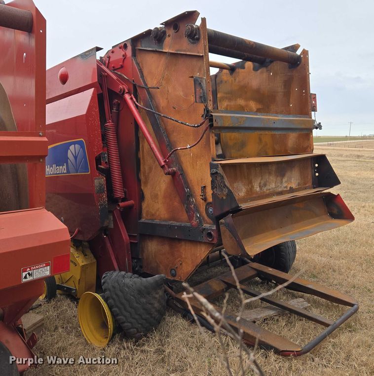 image for item ET1177 New Holland BR7090 round baler