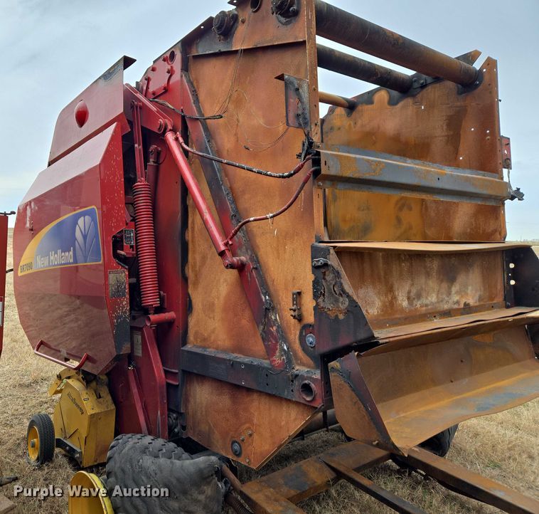 image for item ET1177 New Holland BR7090 round baler