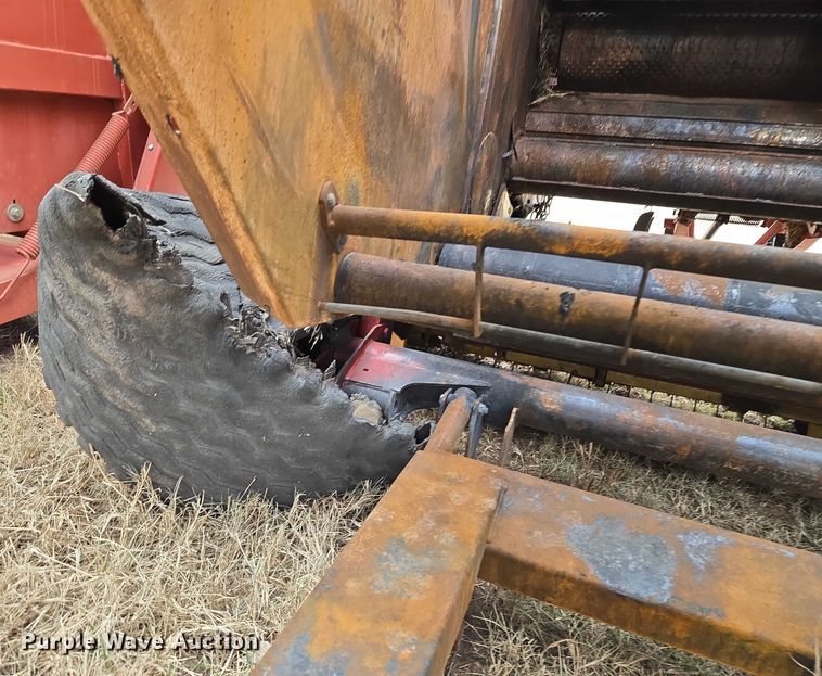 image for item ET1177 New Holland BR7090 round baler