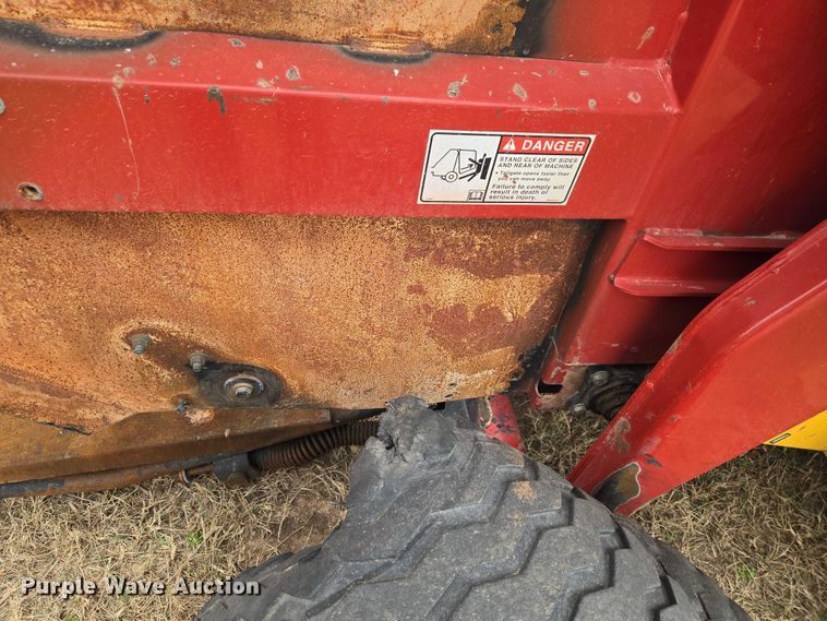 image for item ET1177 New Holland BR7090 round baler