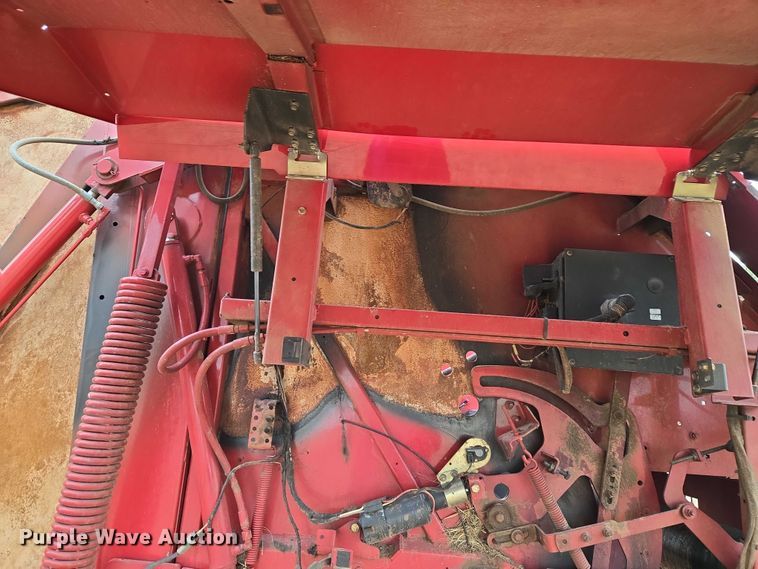 image for item ET1177 New Holland BR7090 round baler