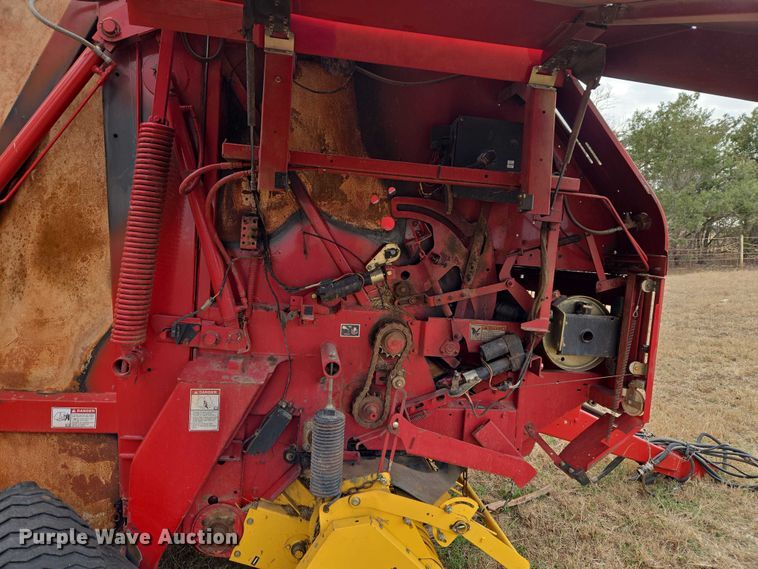 image for item ET1177 New Holland BR7090 round baler