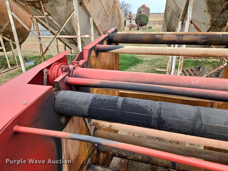 image for item ET1177 New Holland BR7090 round baler