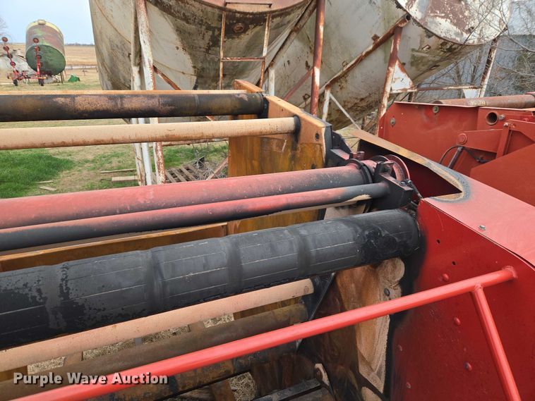 image for item ET1177 New Holland BR7090 round baler