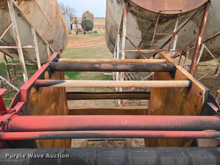 image for item ET1177 New Holland BR7090 round baler