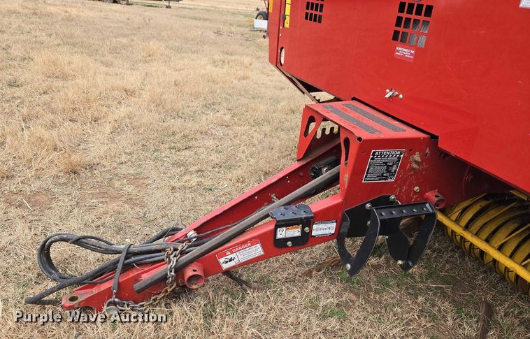 image for item ET1177 New Holland BR7090 round baler