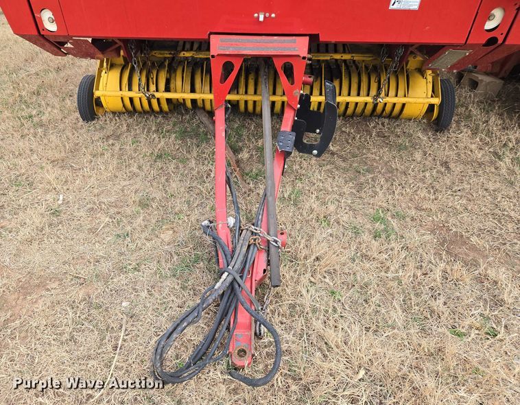 image for item ET1177 New Holland BR7090 round baler
