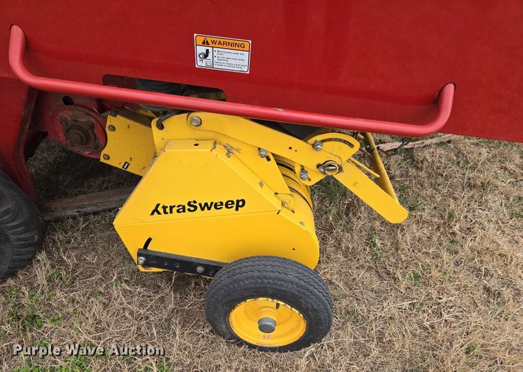 image for item ET1177 New Holland BR7090 round baler