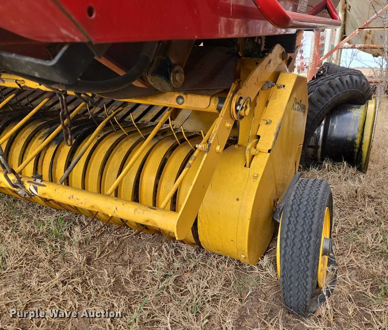 image for item ET1177 New Holland BR7090 round baler