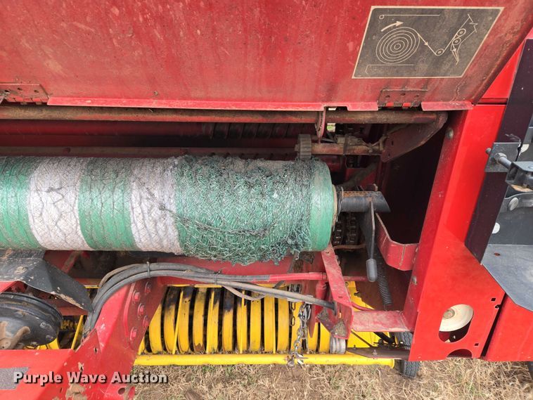 image for item ET1177 New Holland BR7090 round baler