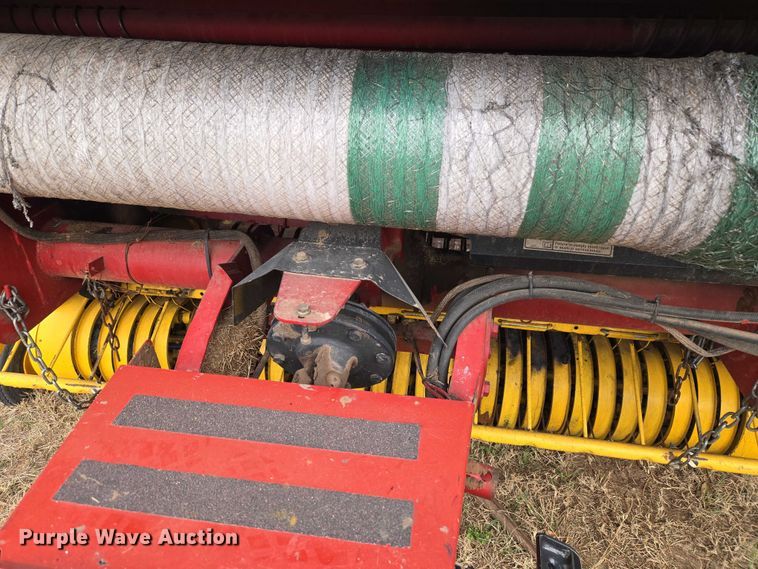 image for item ET1177 New Holland BR7090 round baler