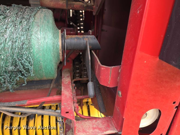 image for item ET1177 New Holland BR7090 round baler