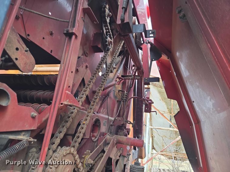 image for item ET1177 New Holland BR7090 round baler