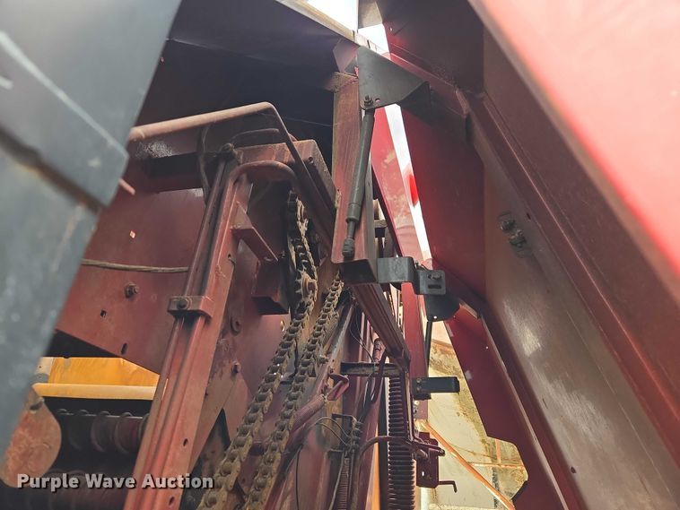 image for item ET1177 New Holland BR7090 round baler