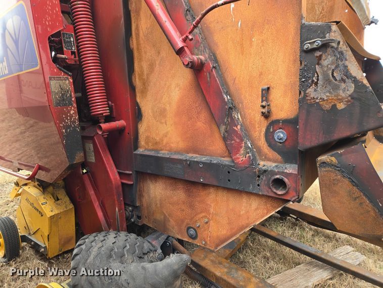 image for item ET1177 New Holland BR7090 round baler