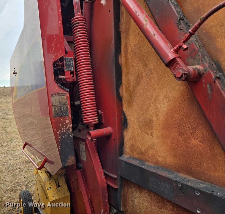 image for item ET1177 New Holland BR7090 round baler