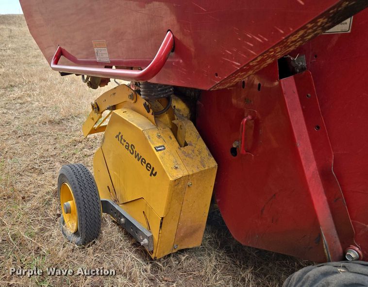 image for item ET1177 New Holland BR7090 round baler