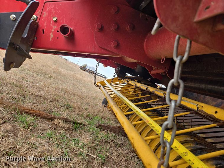 image for item ET1177 New Holland BR7090 round baler