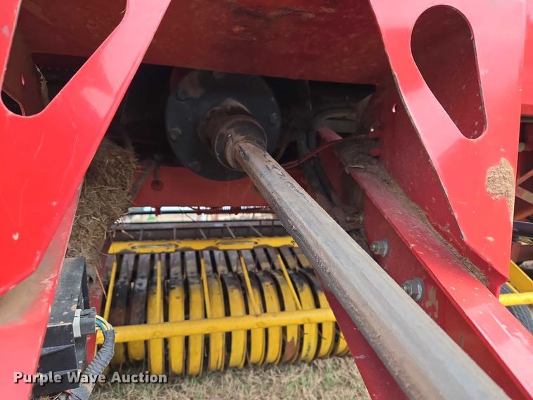 image for item ET1177 New Holland BR7090 round baler