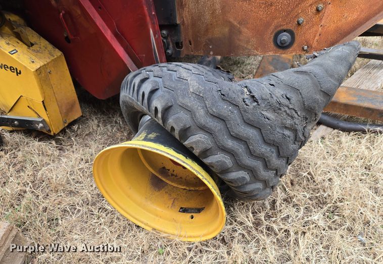 image for item ET1177 New Holland BR7090 round baler