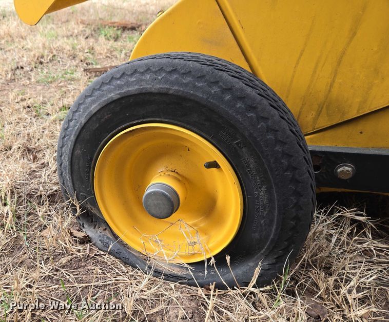 image for item ET1177 New Holland BR7090 round baler