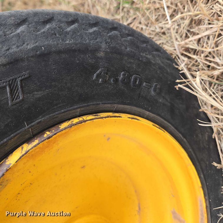 image for item ET1177 New Holland BR7090 round baler