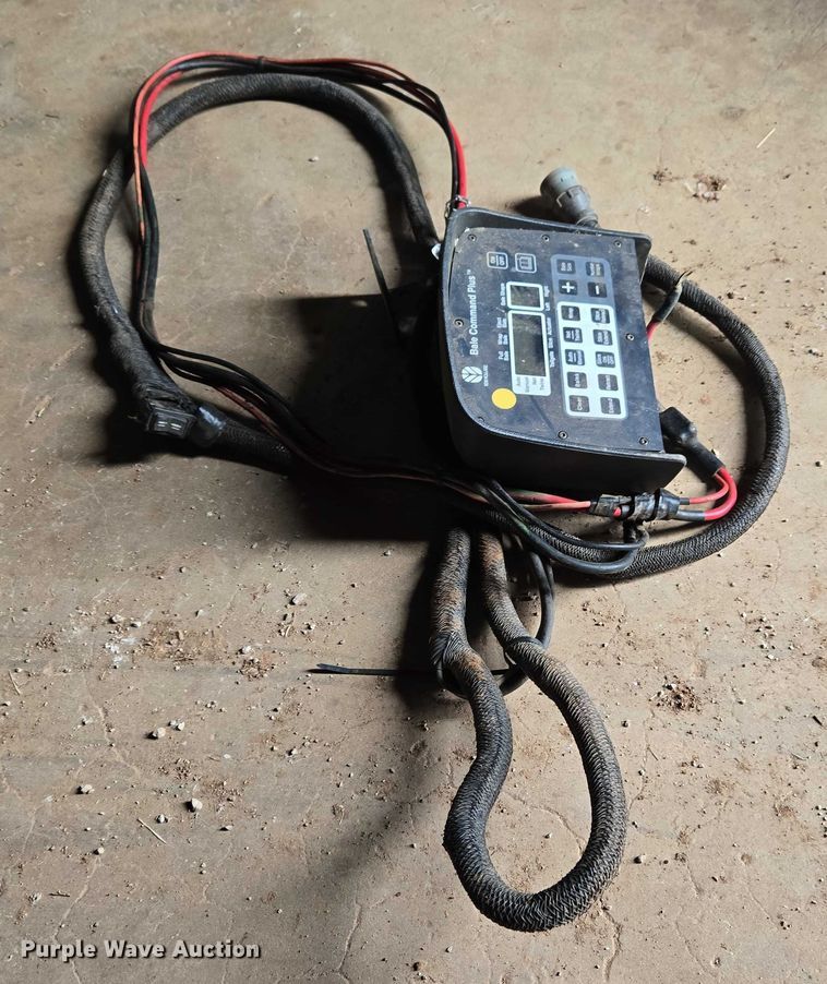 image for item ET1177 New Holland BR7090 round baler