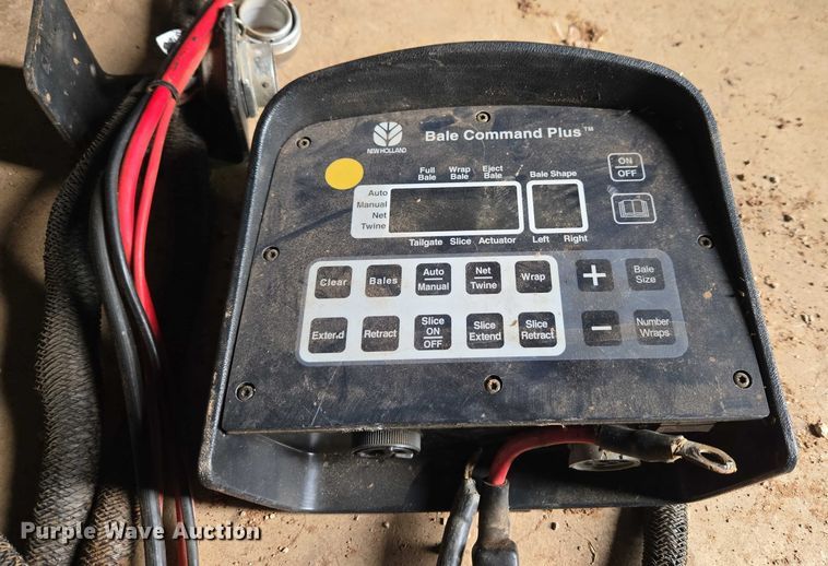 image for item ET1177 New Holland BR7090 round baler