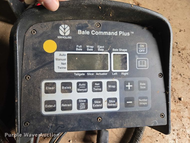 image for item ET1177 New Holland BR7090 round baler