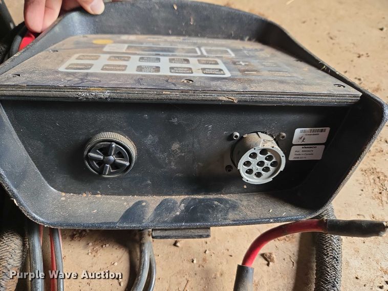 image for item ET1177 New Holland BR7090 round baler