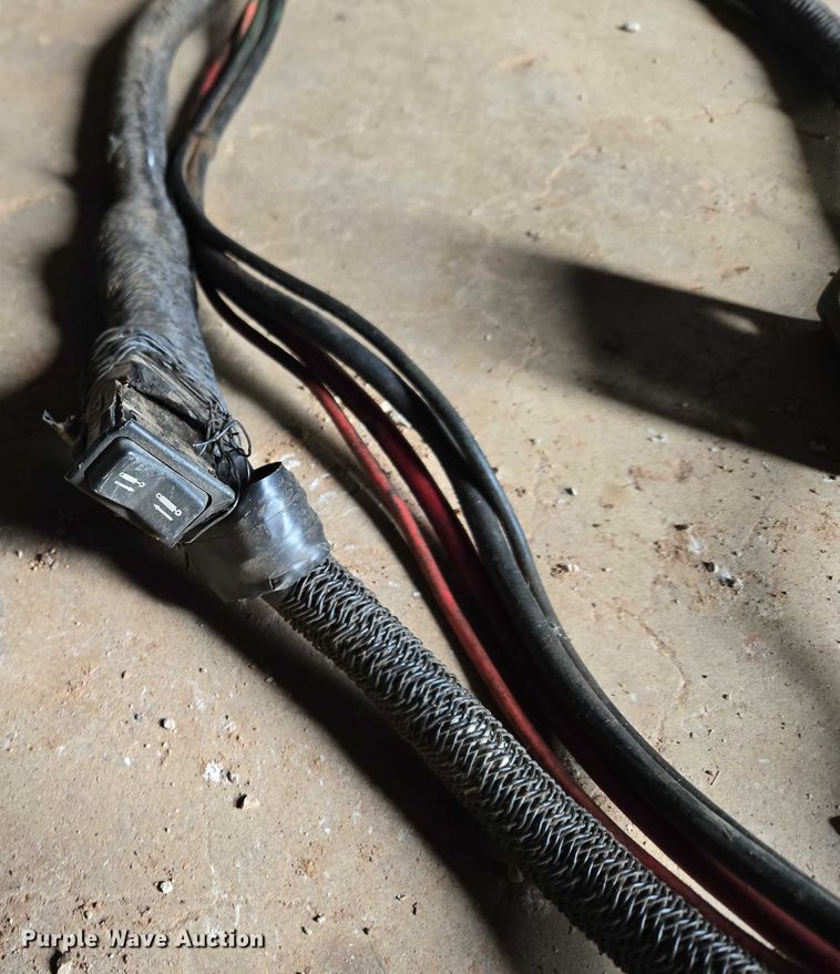 image for item ET1177 New Holland BR7090 round baler