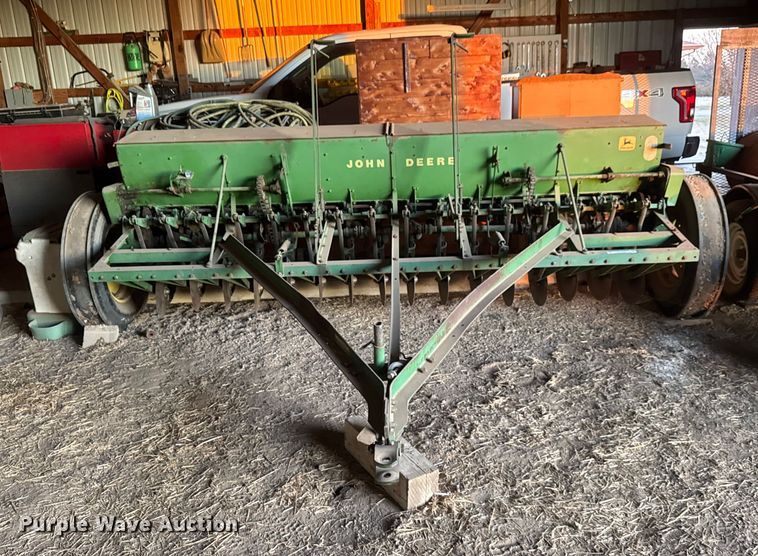 image for item ET4346 John Deere DF 168B  grain drill