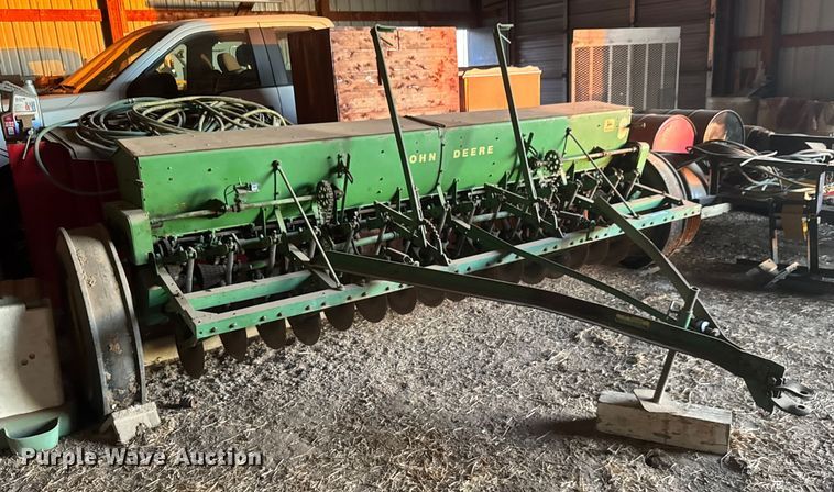 image for item ET4346 John Deere DF 168B  grain drill